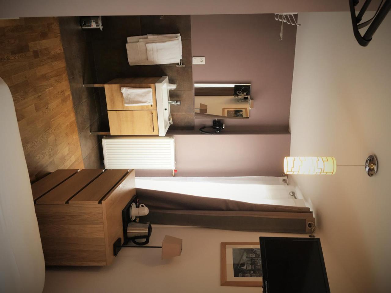 Standard Single Room with Shared Bathroom and Toilet,272710853:JPEG