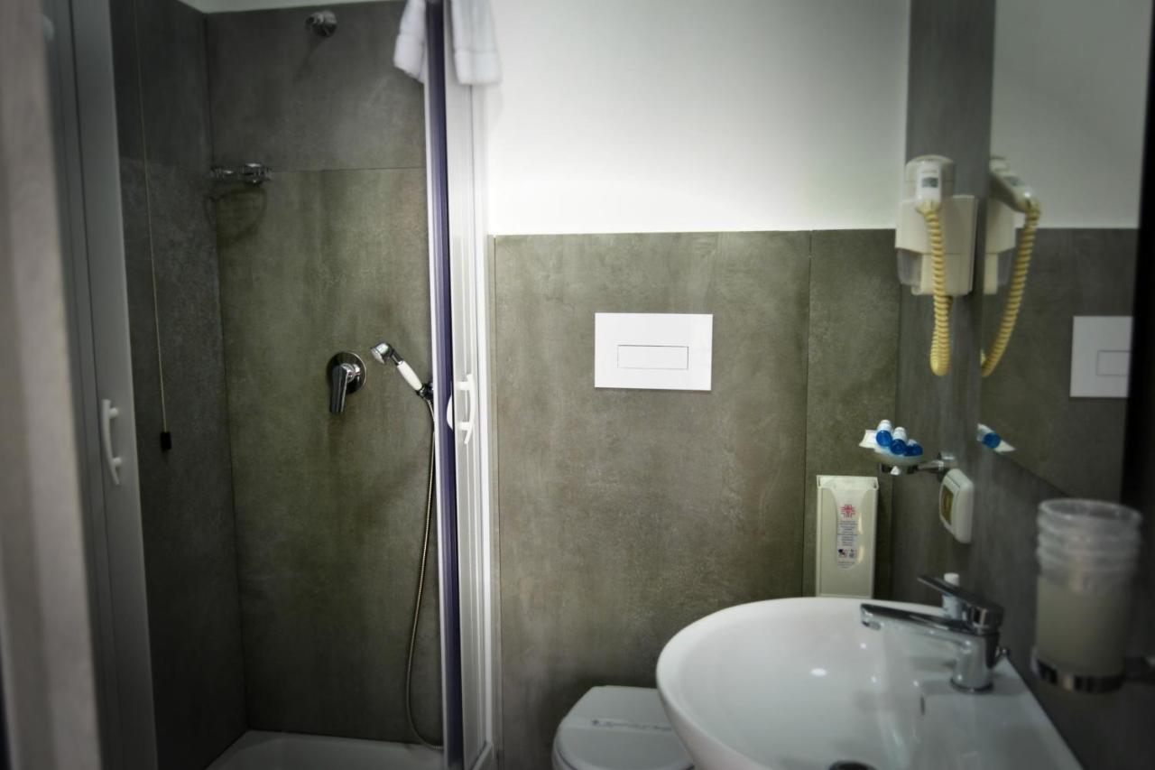 Single Room,995040457:JPEG