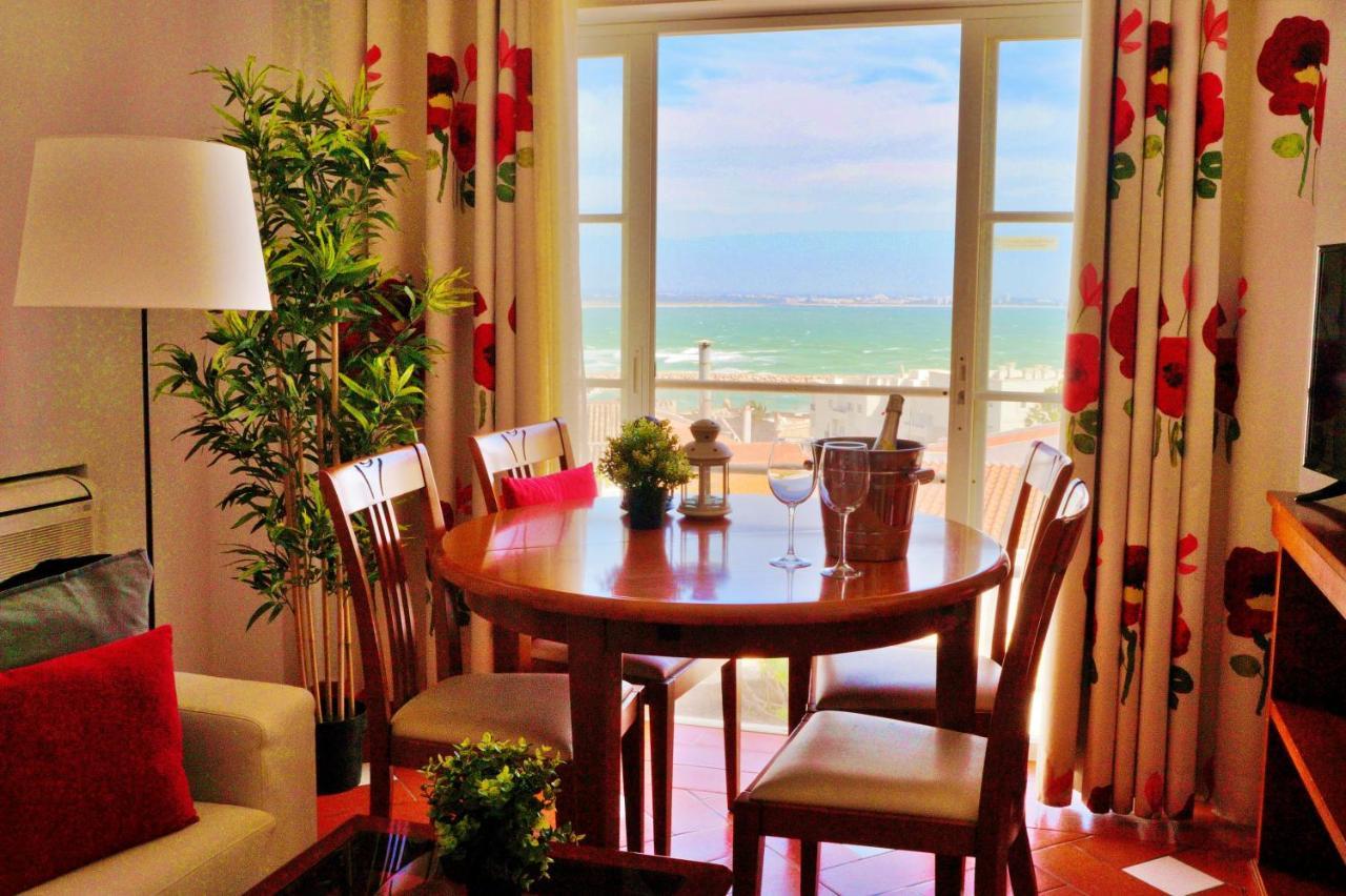 One-Bedroom Apartment Sea View
