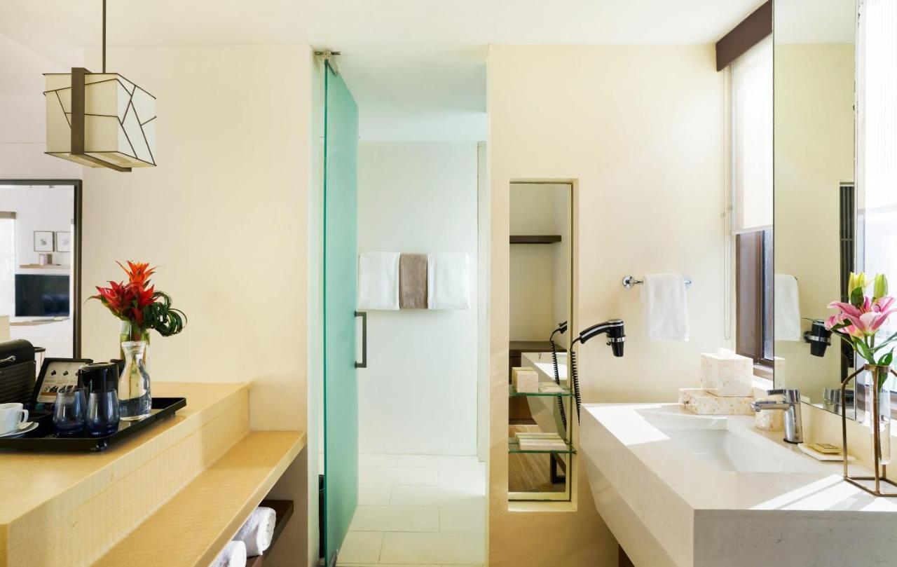 Junior Suite with Free Roundtrip Caticlan Airport Transfers
