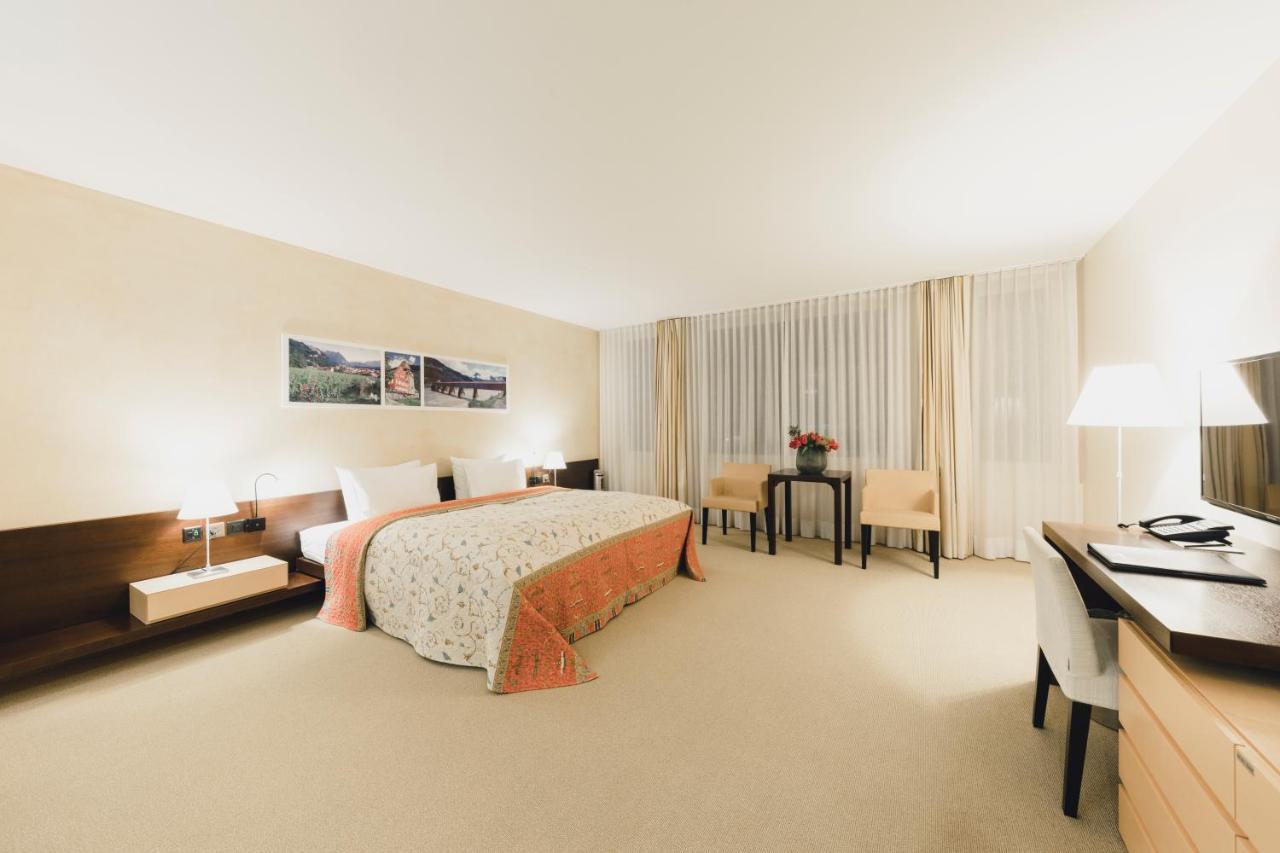 Familienzimmer mit Stadtblick