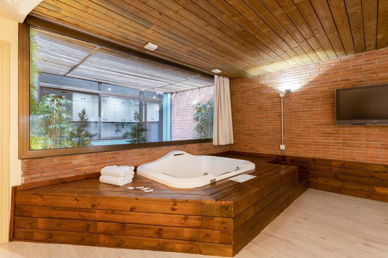 Superior One-Bedroom Apartment