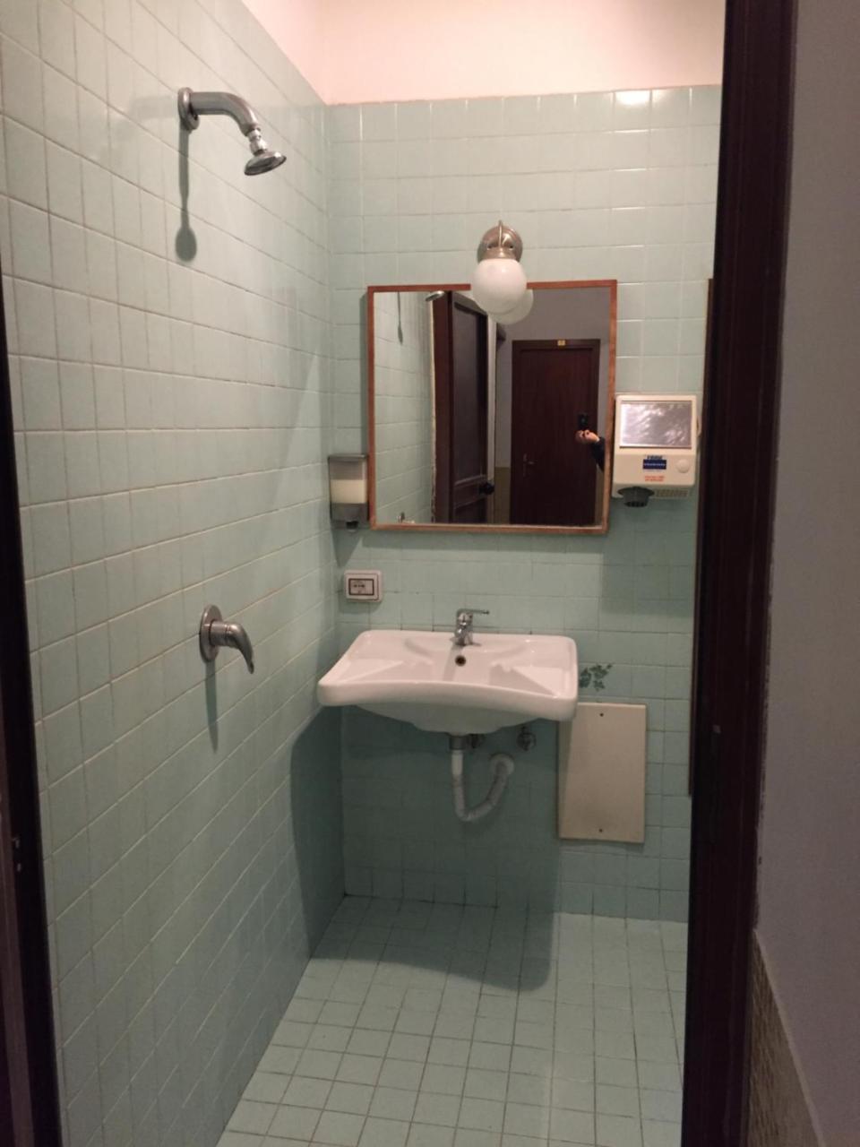 Camera Singola con Bagno in Comune