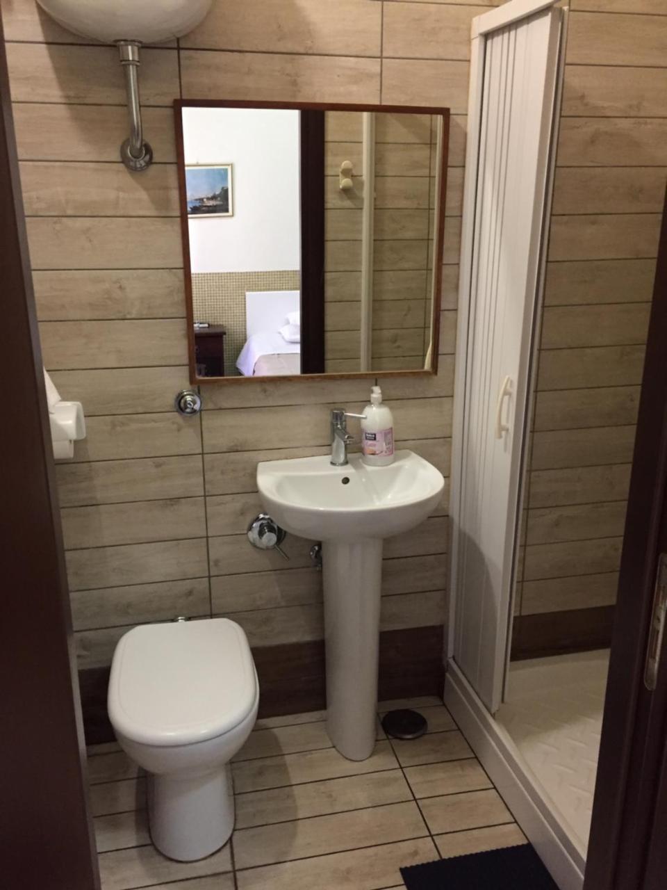 Single Room Private Bathroom