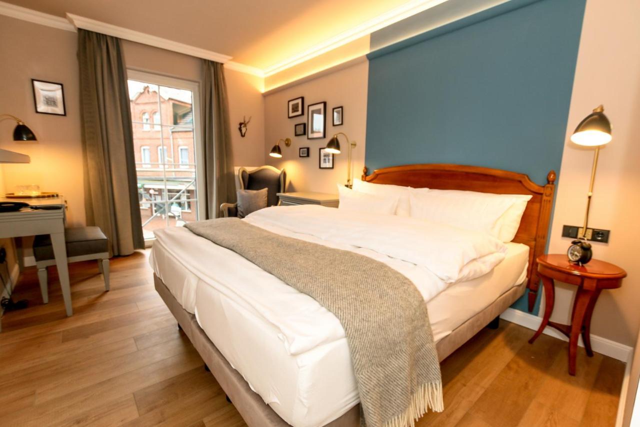 Double Room Economy