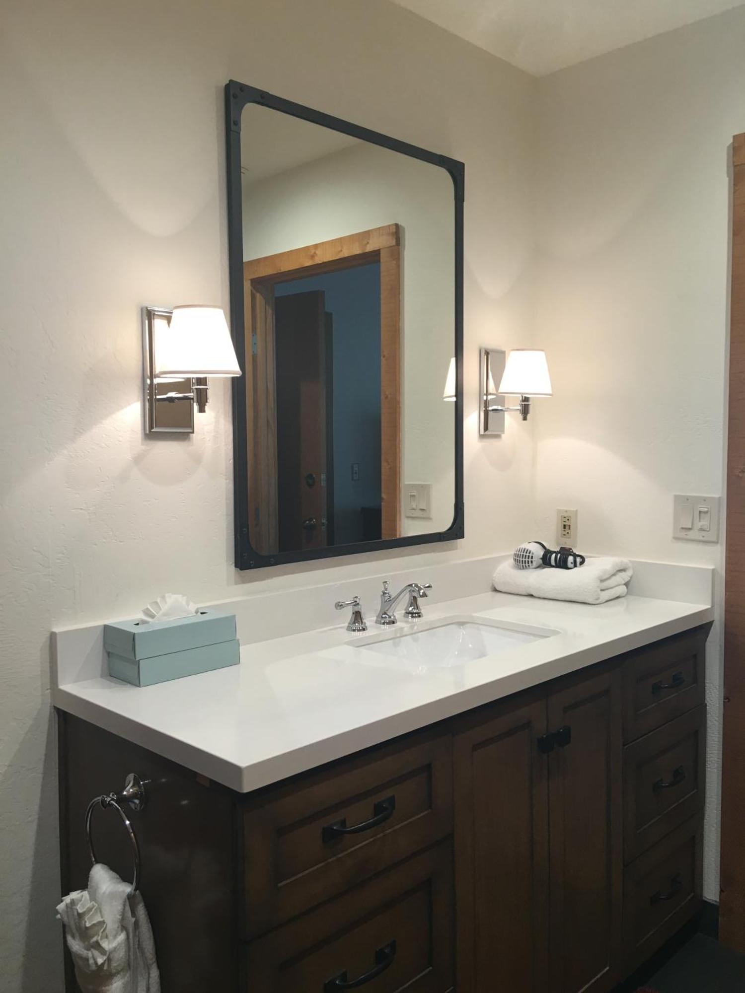 One-Bedroom Cottage Creek View