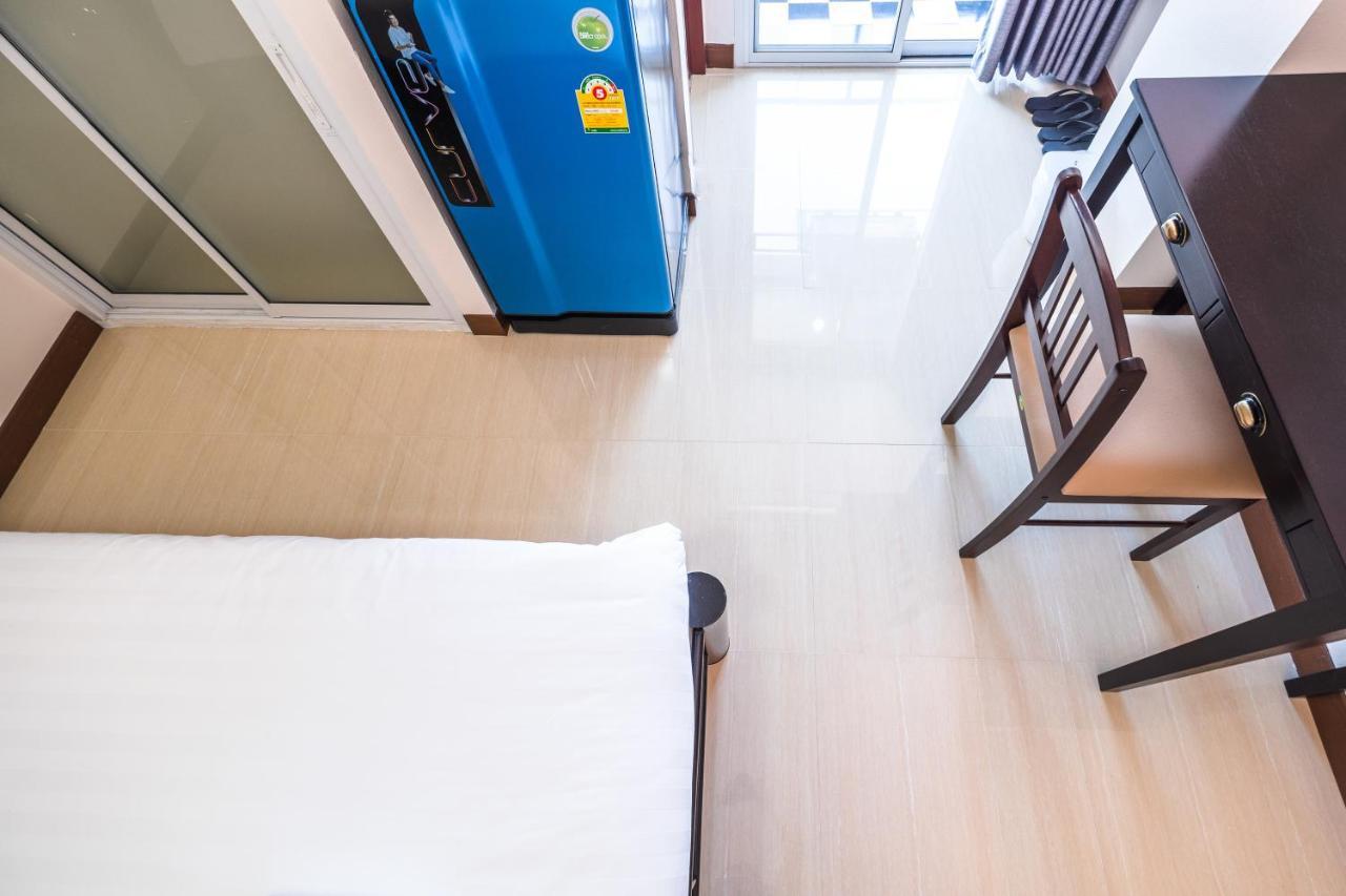 Double Room Shower 5th & No Lift