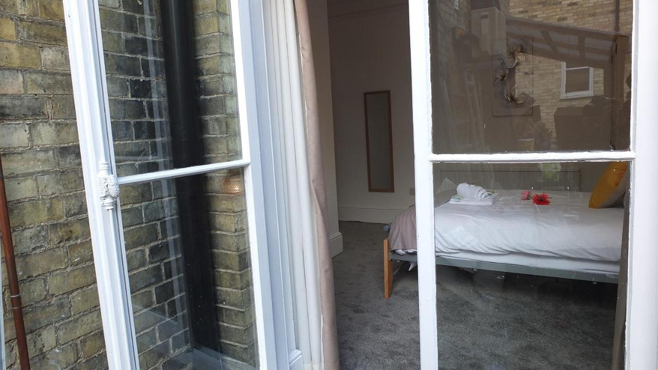 En-Suite Large Double Room Communal Patio