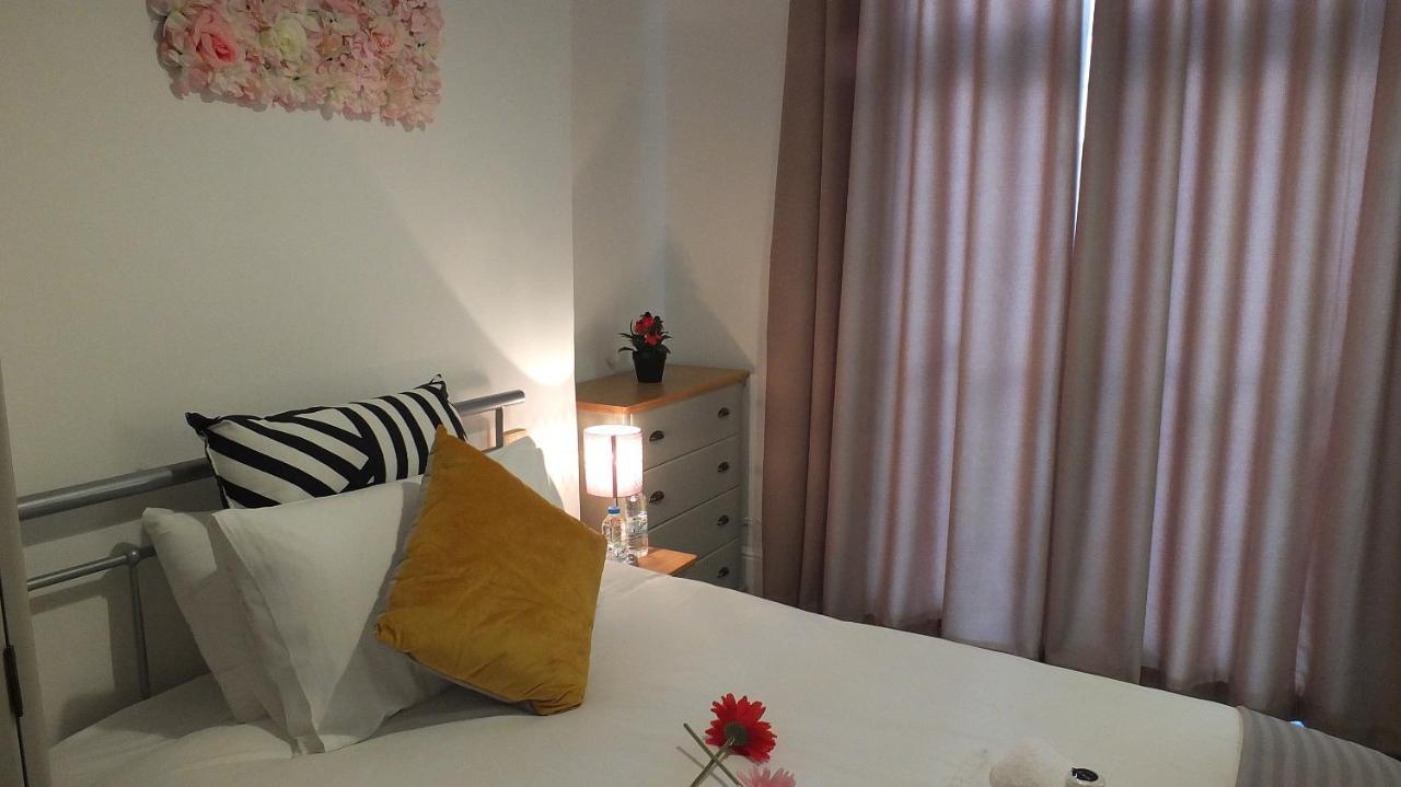 En-Suite Large Double Room Communal Patio