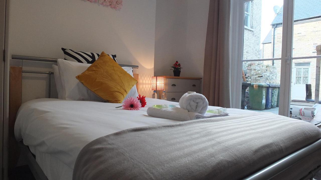En-Suite Large Double Room Communal Patio
