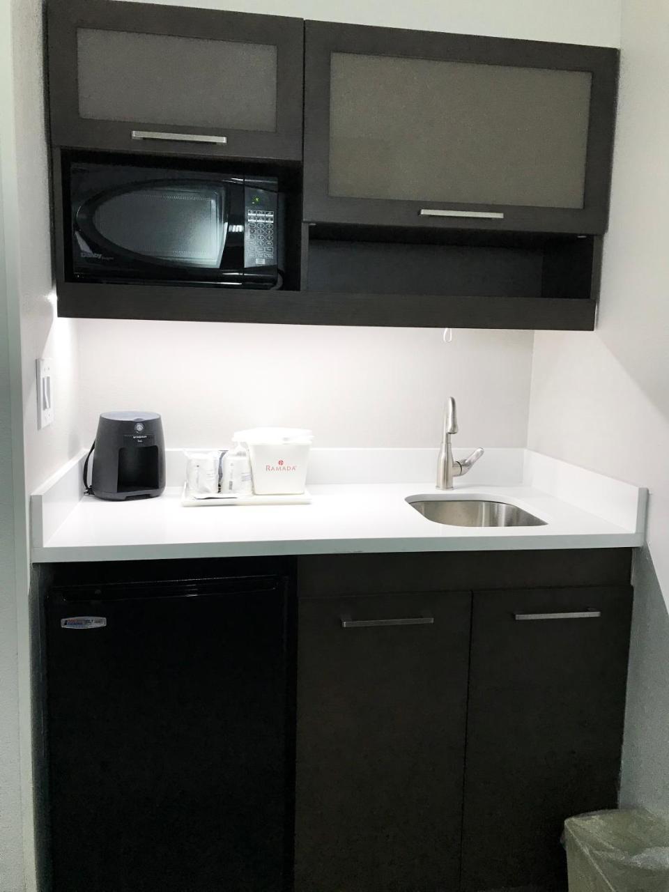 Studio Suite Two Double Beds Non-Smoking