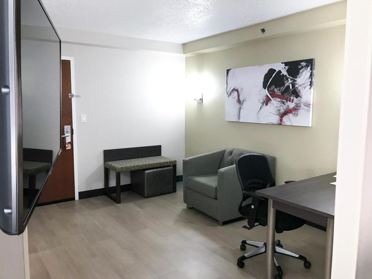 King Studio Suite Hearing Impaired or Mobility Accessible Non-Smoking