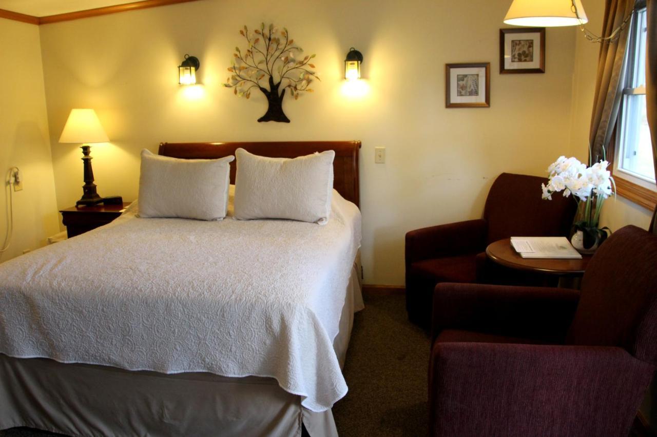 Standard Queen Room