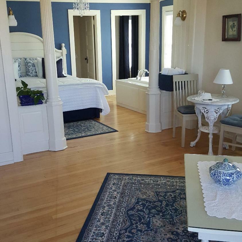 King Suite with Balcony