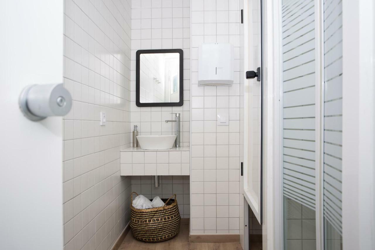 Twin Room Private External Bathroom