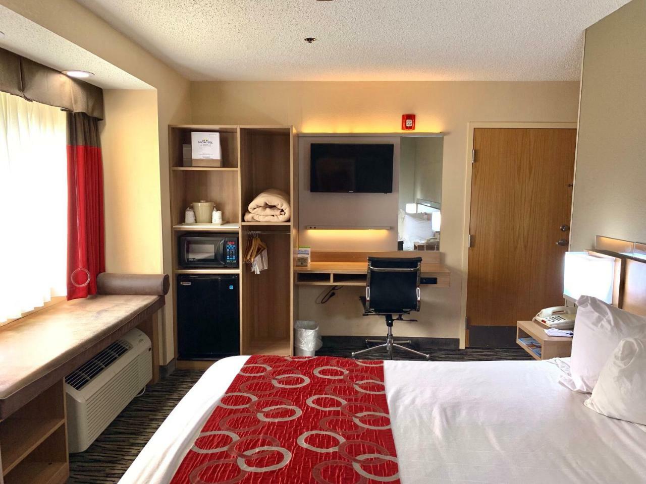 King Room - Disability Access - Non-Smoking