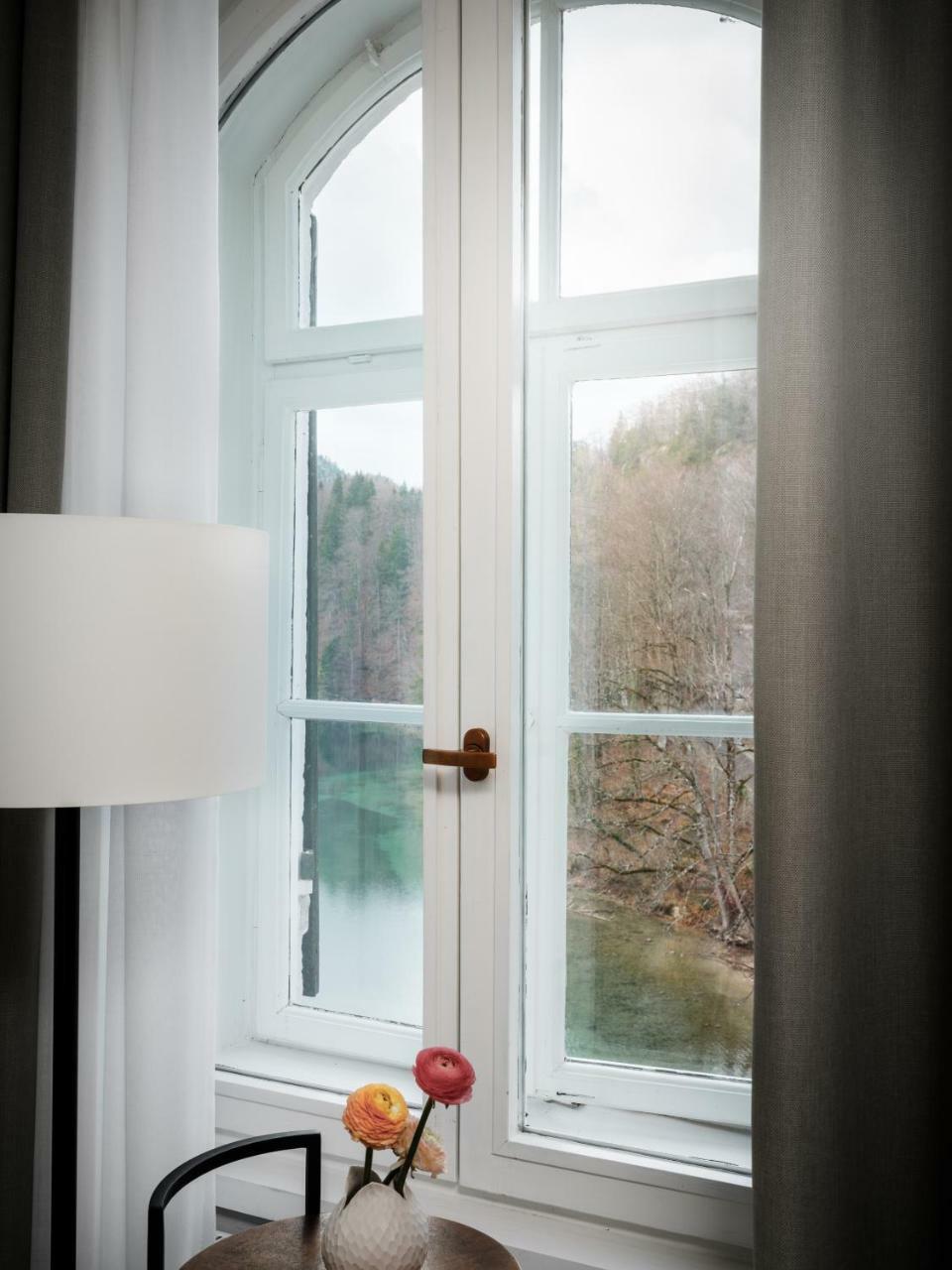 Deluxe Room Lake View Alpenrose