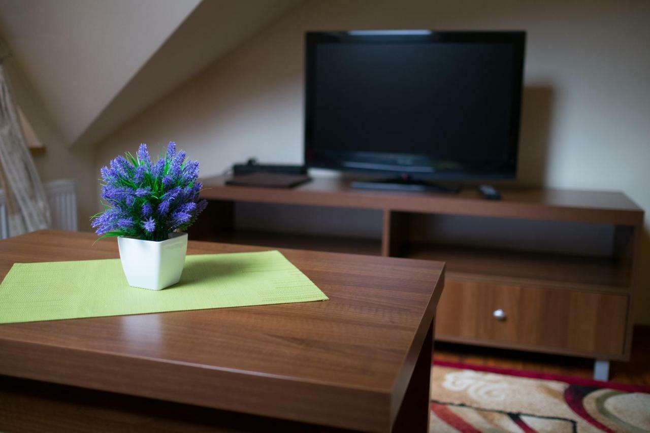 One-Bedroom Apartment Twin Beds