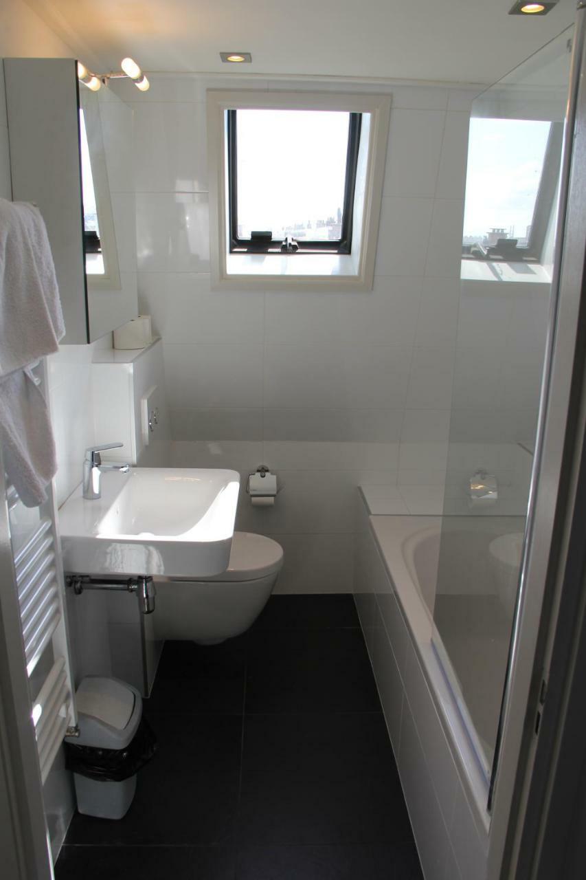 Deluxe Double Room Bath