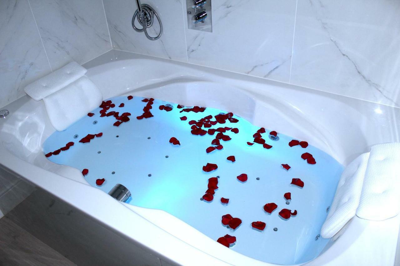 Signature Suite Jacuzzi