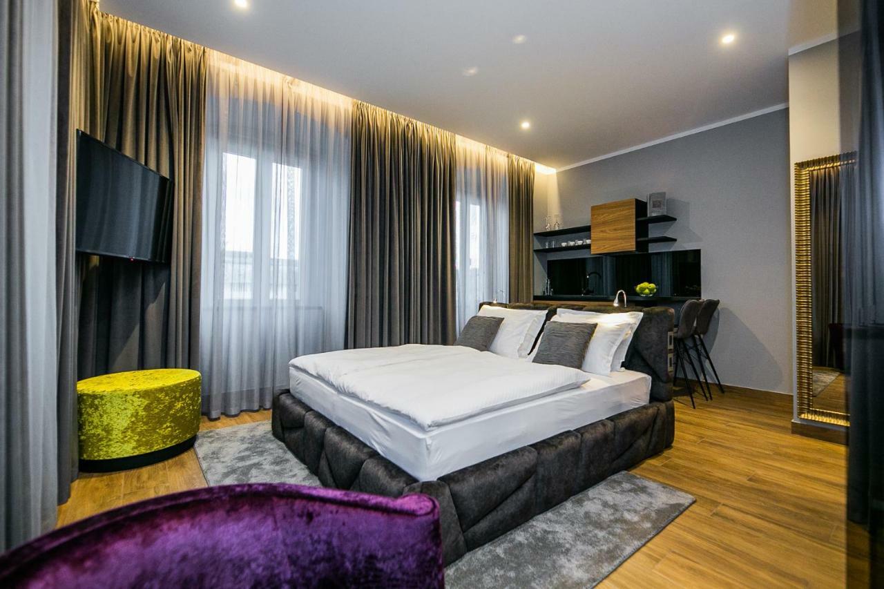 Deluxe King Studio