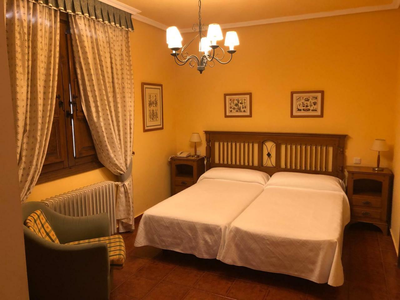Twin Room,834283007:JPEG