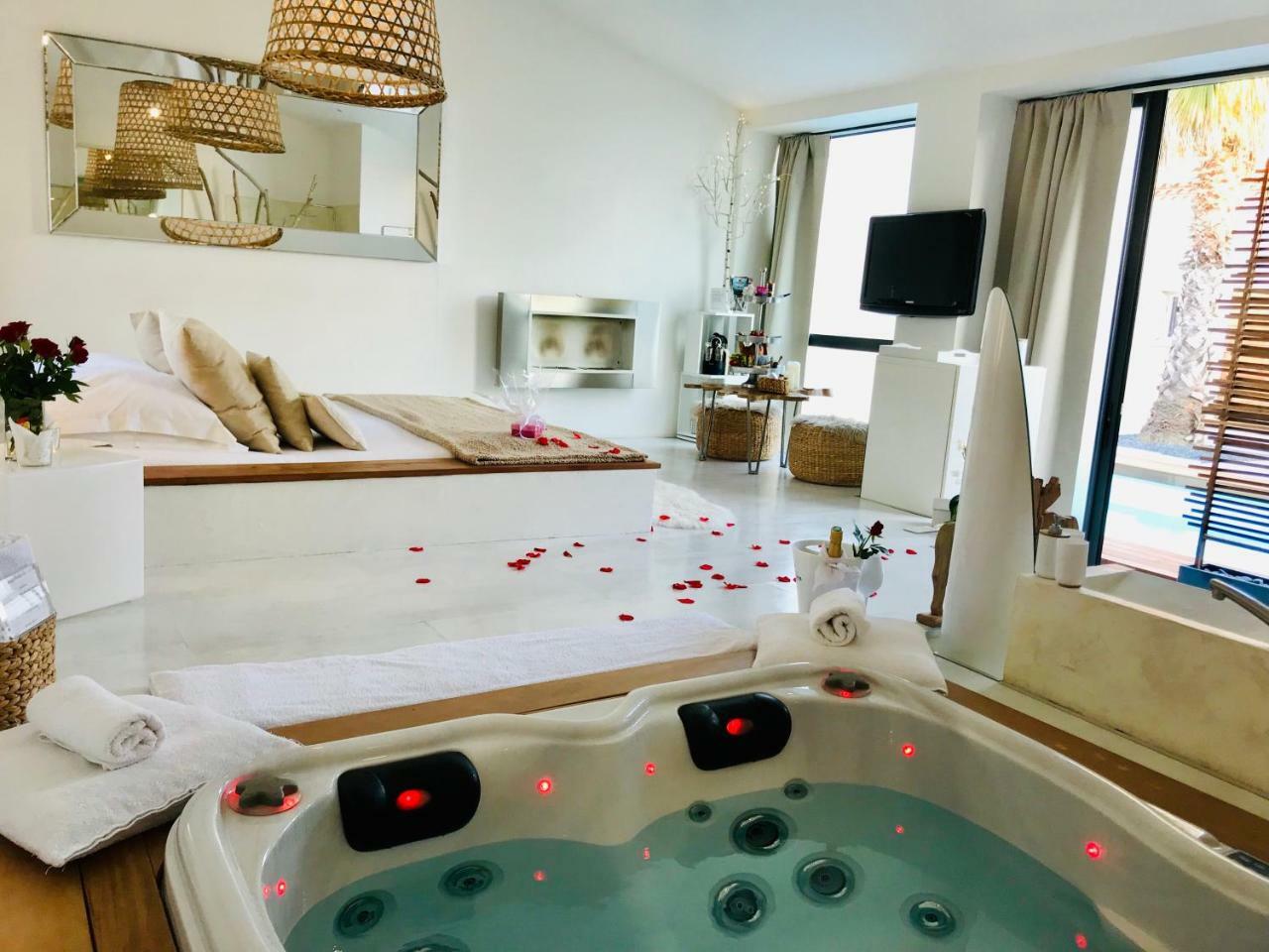 Suite Hot Tub,782724213:JPEG