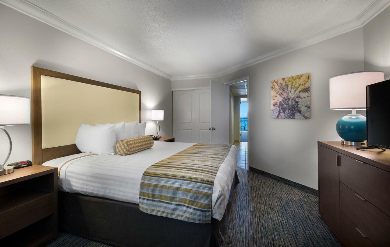 Premium Oceanfront One Bedroom King Suite-1 King Bed with 1 Double Wall Bed