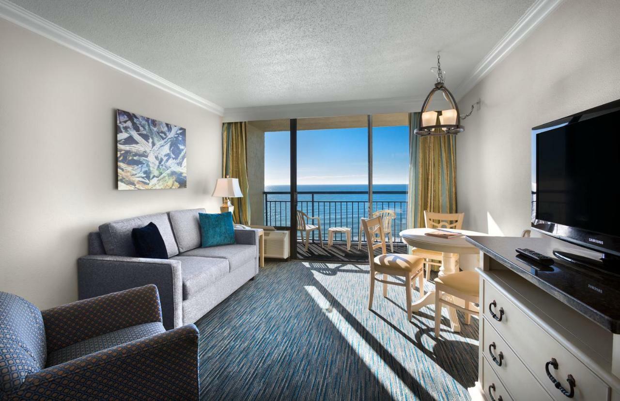 Oceanfront Family Suite - 2 Queen Bed with 1 Double Wall Bed