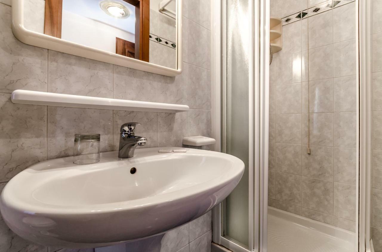 Habitación Doble con baño compartido - Edificio independiente