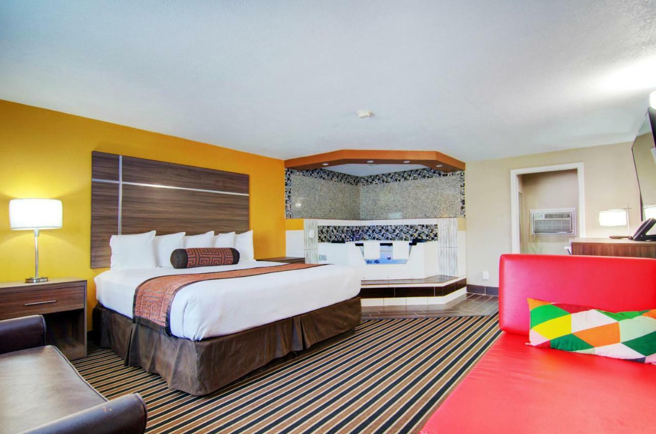 Deluxe King Suite