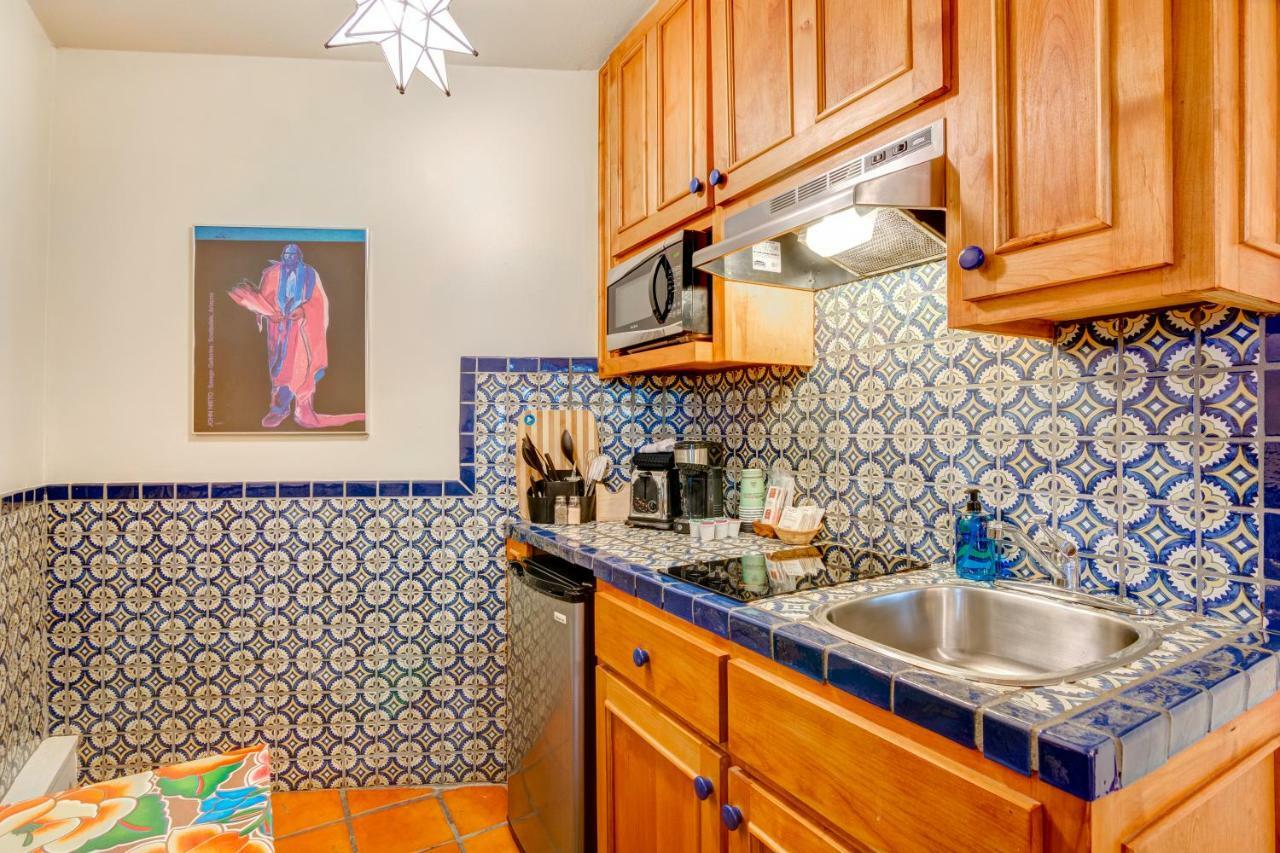 Queen Room with Kitchenette - Not Pet Friendly
