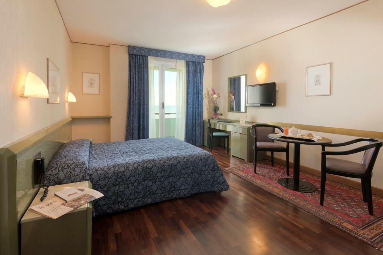 Deluxe Double or Twin Room Sea View