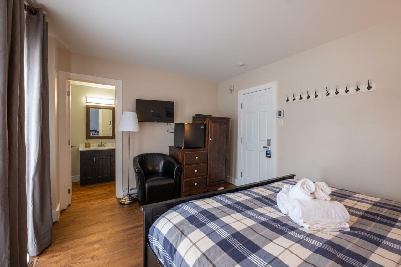 King Room Mini-Fridge