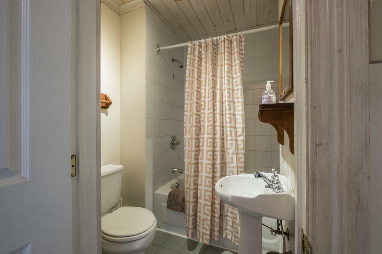 Double Room Economy