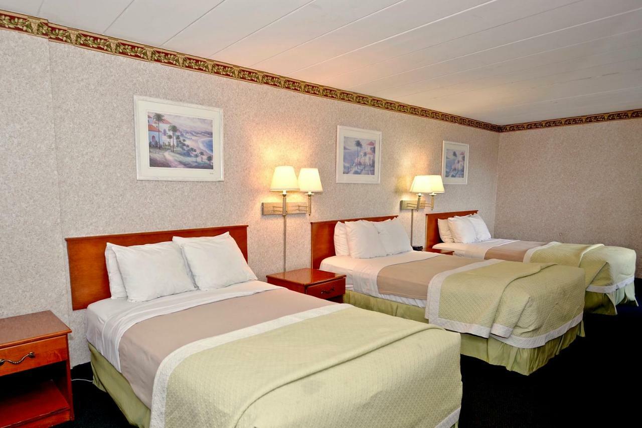 Suite Three Double Beds Non-Smoking