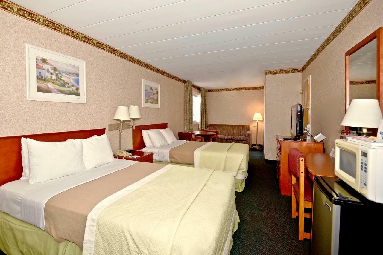 Suite Two Double Beds Sofa Bed Non-Smoking