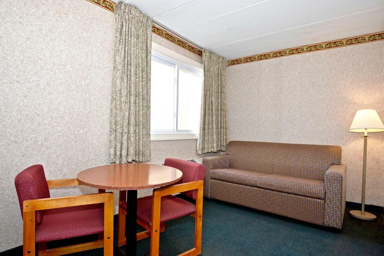 Suite Two Double Beds Sofa Bed Non-Smoking