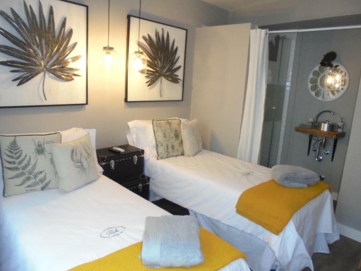 Double Room Private External Bathroom