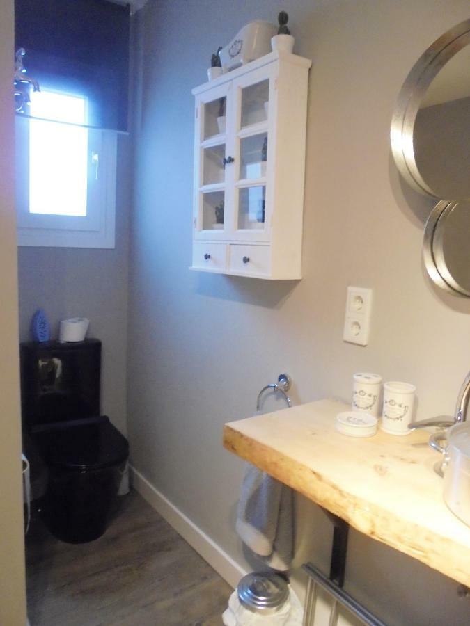 Single Room Bathroom