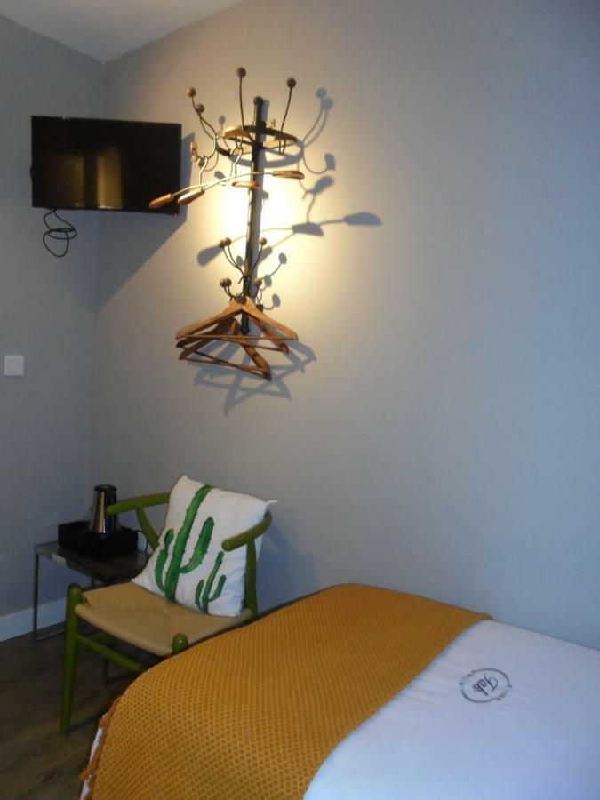 Single Room Bathroom