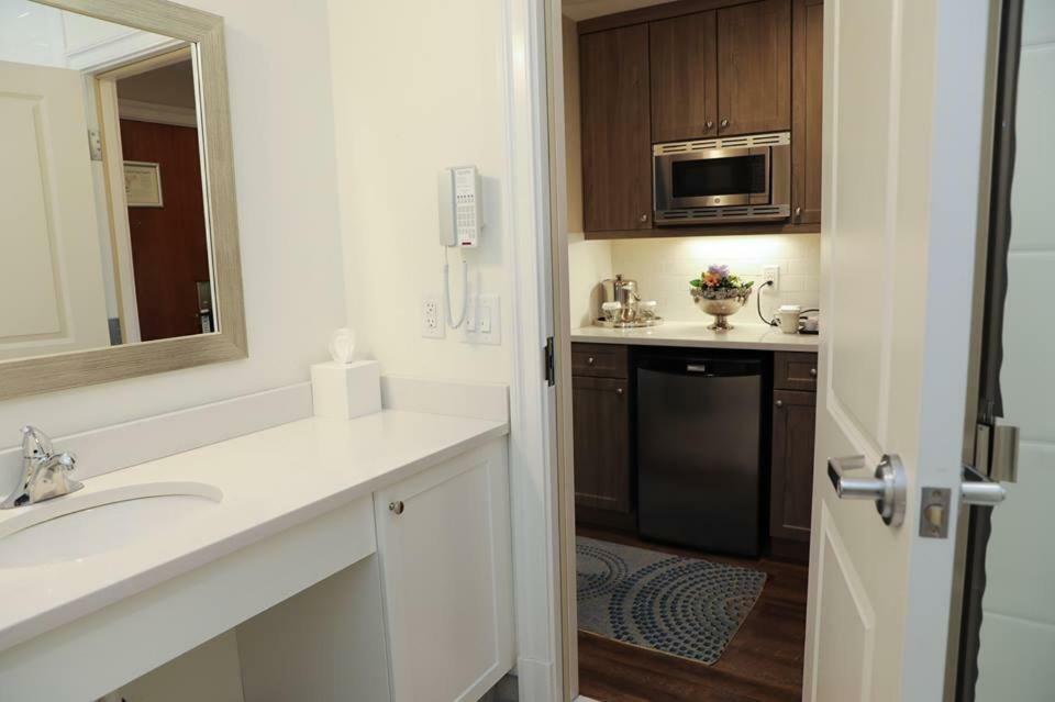 Deluxe Double Room Shower