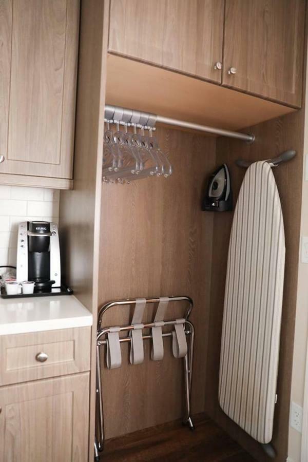 Deluxe Double Room Shower