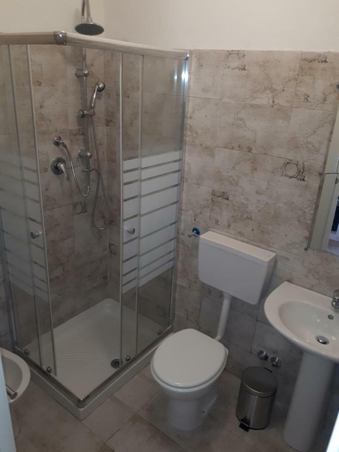 Camera Doppia con Letti Singoli con Bagno Privato