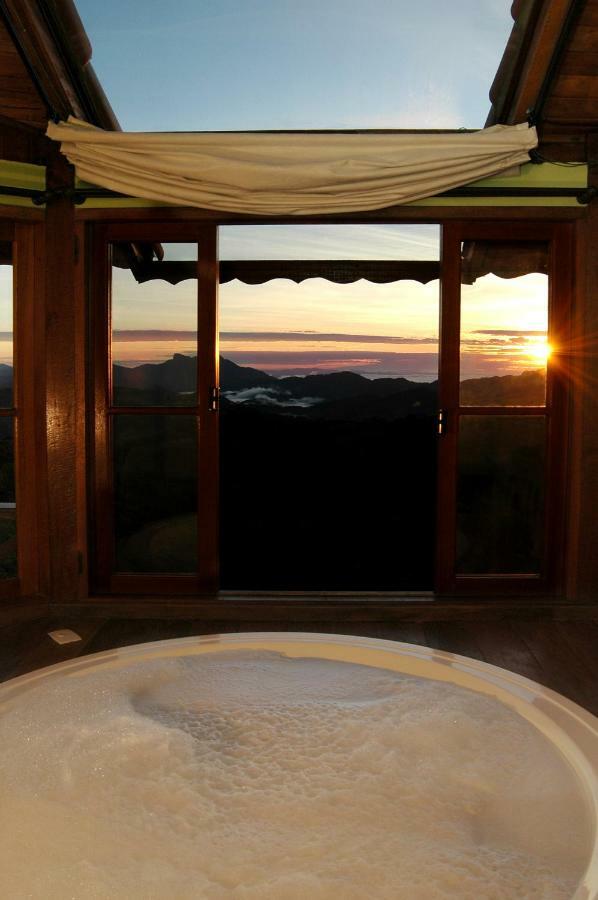 Superior Chalet Deluxe Bathtub