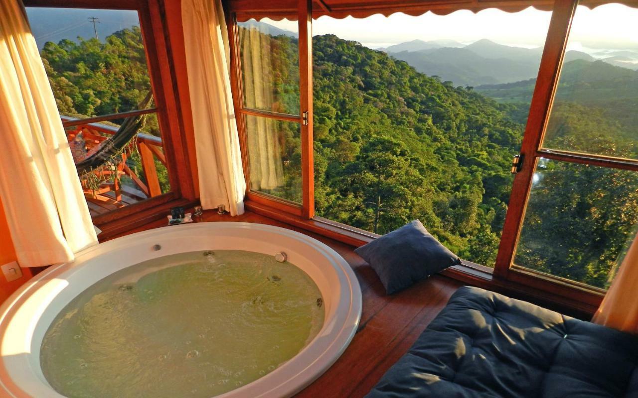 Master Chalet spa bath