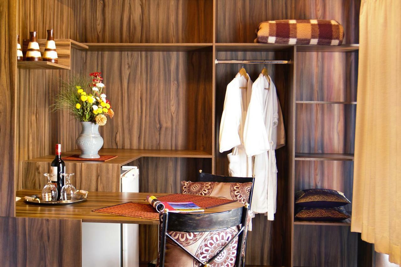 Master Chalet spa bath