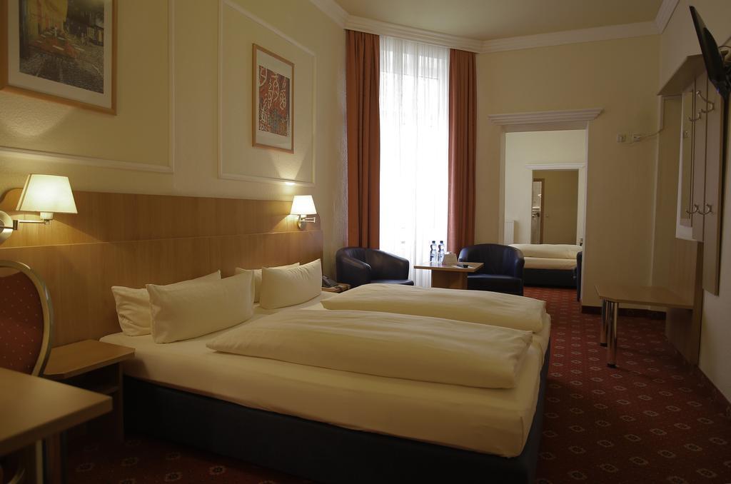 Triple Room without Air Conditioning,78926094:JPEG