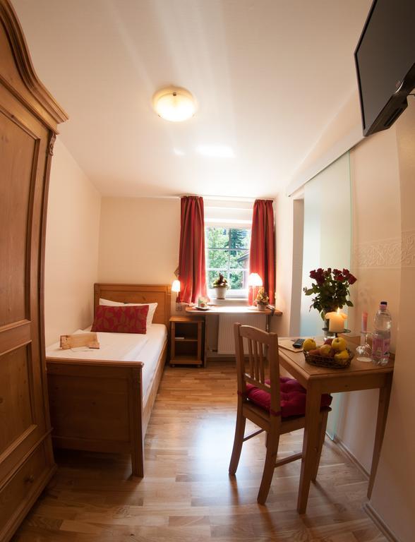 Single Room,424848411:JPEG
