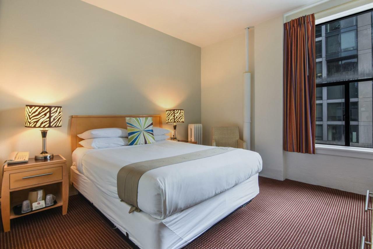 Queen Room,789238221:JPEG